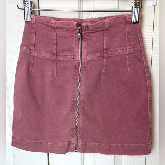New WE THE FREE People Virgo Front Zip Mini Jean Skirt Mauve Denim Exposed Zip - Picture 7 of 7